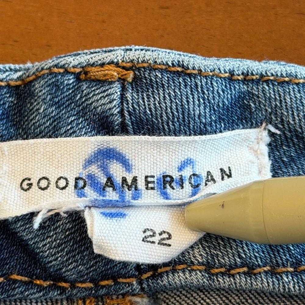 Good American Straight Leg Ankle Jeans - Picture 3 of 8